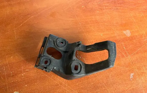 Audi A4 S4 B7 8E 8H Fender mounting bracket 8E0853921D