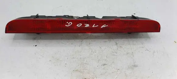 Nissan X-Trail T30 Third/center stoplight P1842