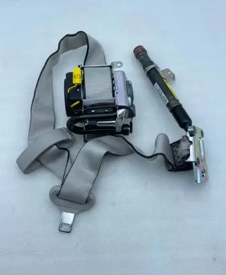 Rear seatbelt