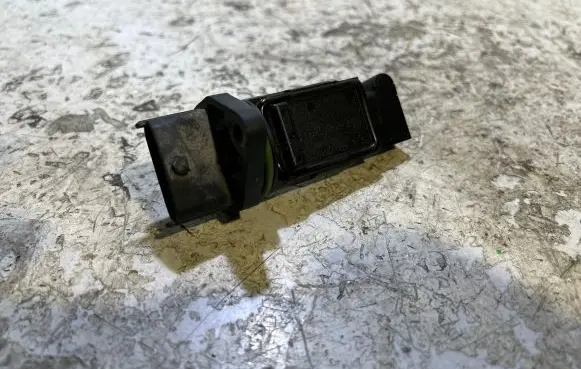 Mercedes-Benz E W211 Mass air flow meter F00C2G2008 92201