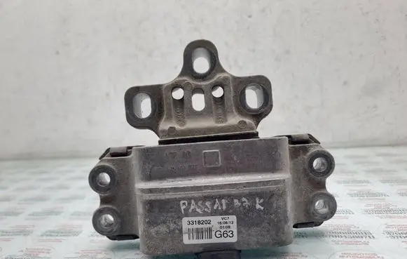 Volkswagen PASSAT B7 Engine mount bracket 1K0199555AT