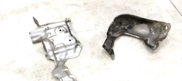 Renault Laguna III Heat shield in engine bay 2258