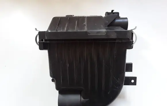 Suzuki Swift II Air filter box 1370069L00