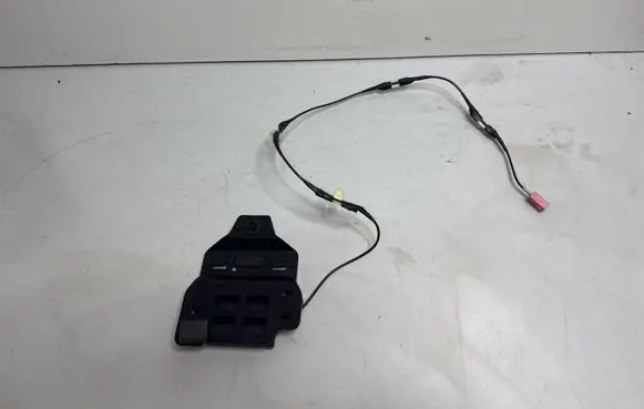 Dodge Charger Aerial antenna amplifier P68067533AI 041581A 1183861057305400