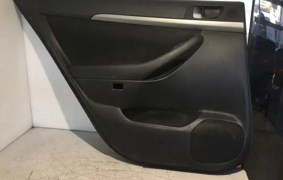 Toyota Avensis T220 Rear door card panel trim