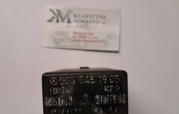 Mercedes-Benz 280 560 W126 Fuel pump relay 0035451905