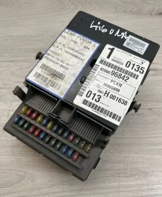 Renault Laguna II Fuse module 518002100 8200096842 30965899