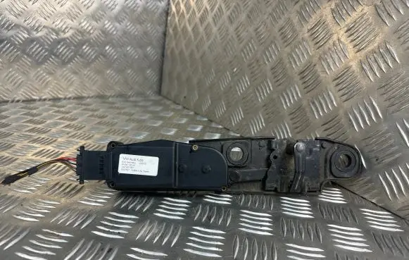 Volkswagen PASSAT B7 Tailgate/trunk/boot lift motor 3AF827887