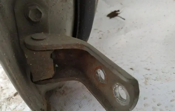Toyota Avensis T220 Front door upper hinge