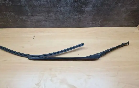 BMW 5 E60 E61 Front wiper blade arm 035099 2206
