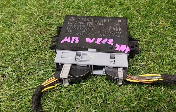 Mercedes-Benz E W212 Parking PDC control unit/module A0009004404