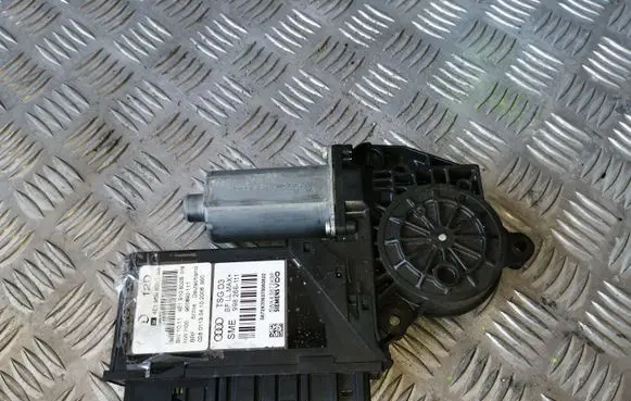 Audi A8 S8 D3 4E Front door window regulator motor 4E1910802B