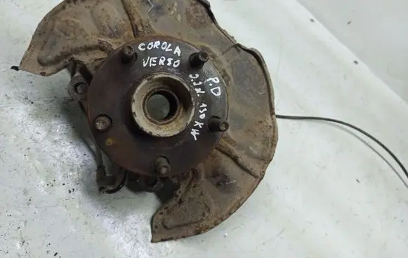 Toyota Corolla Verso AR10 Front wheel hub
