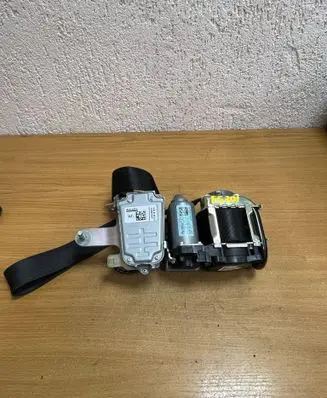 Mercedes-Benz E C207 W207 Front seatbelt 610035800D F6201 A07303113