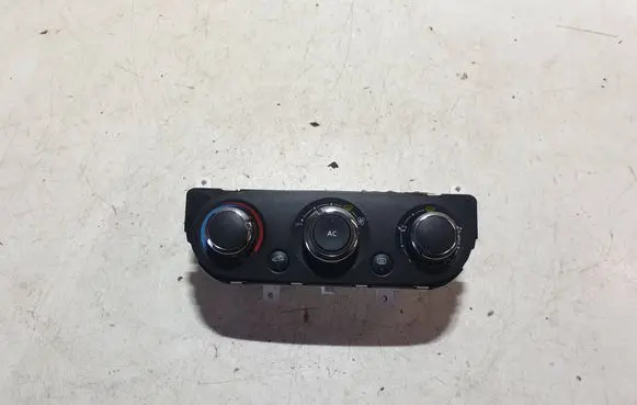 Renault Captur Climate control unit 272704701R 5R5840100 186130663