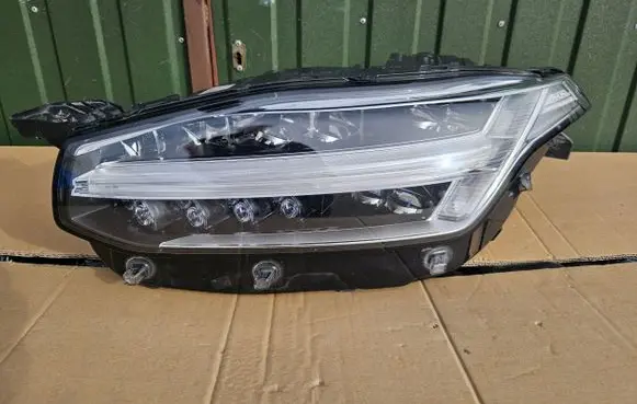 Volvo XC90 Headlight/headlamp 31468918