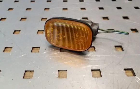 Toyota RAV 4 (XA20) Front fender indicator light