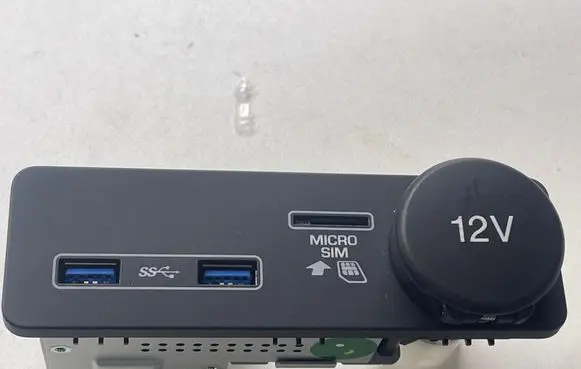 Land Rover Range Rover Sport L494 USB socket connector JPLA19E110BB 2018W366