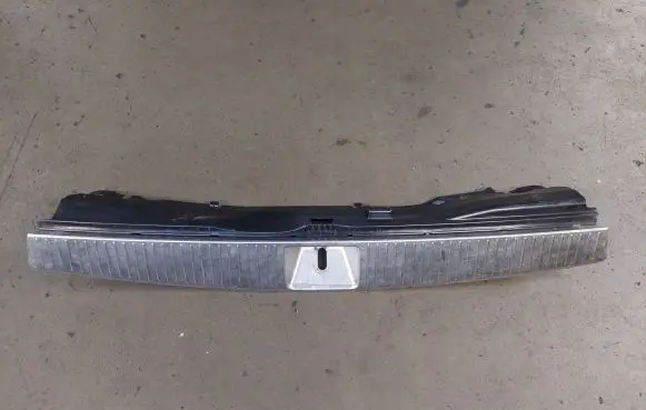 Trunk/boot sill cover protection