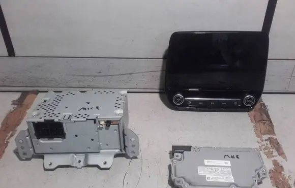 Ford Fiesta Radio/CD/DVD/GPS head unit H1BT18C815VL H1BT14G371FGA