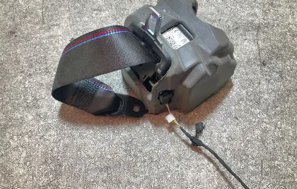 BMW i4 Rear seatbelt 45A0C682 L005356 2806P1004023