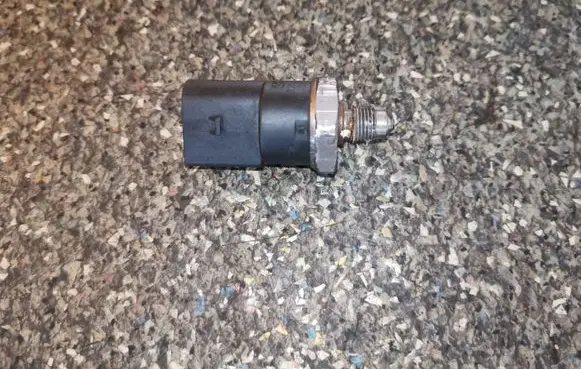 Fuel pressure sensor