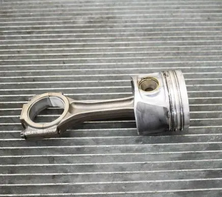 Volkswagen PASSAT B6 Piston 