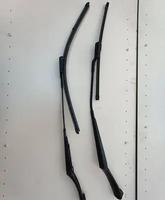 Hyundai i30 Front wiper blade arm F00S51F102