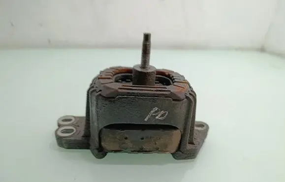 Citroen C5 Engine mount bracket 86945E01