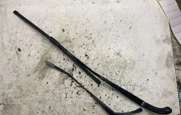 Audi A3 S3 8V Front wiper blade arm