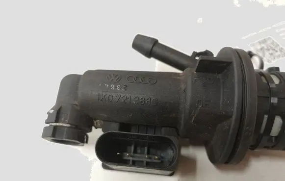 Volkswagen Touran I Clutch master cylinder 1K0927810B 914688884 1K0721388G