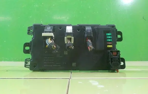 BMW 1 F20 F21 Central body control module A2C30450309