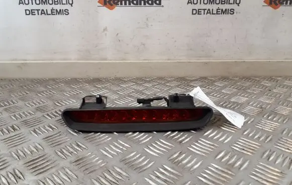 Chevrolet Orlando Third/center stoplight A050107