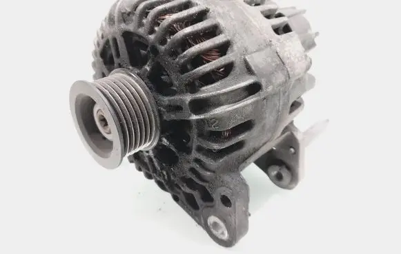 Volkswagen Golf Plus Generator/alternator 03C903023B 405006847