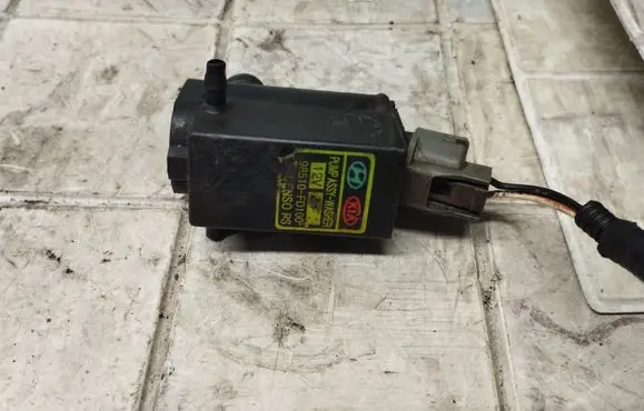 KIA Sorento Windscreen/windshield washer pump 98510FD100