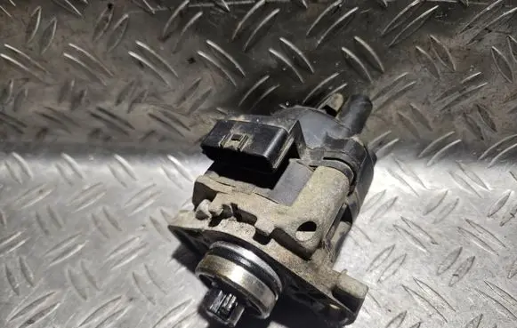 Mazda 323 F Spark distributor T2T60371