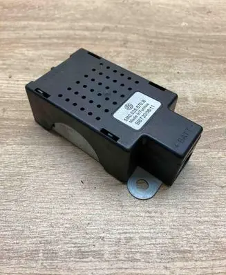 Volkswagen Golf VI Aerial antenna amplifier 5M0035570B