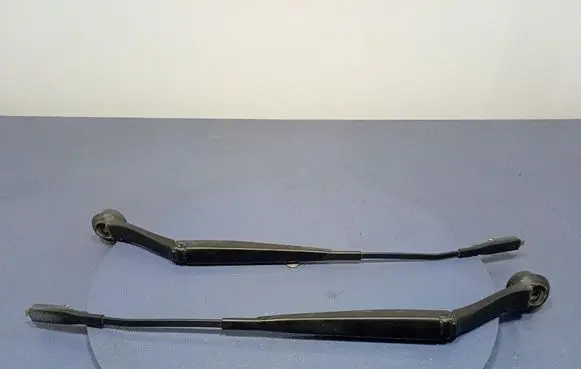 Ford Mondeo MK I Front wiper blade arm DS7317B589