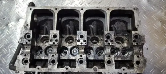 Volkswagen PASSAT B5 Engine head 038103373r 038.103.373.r