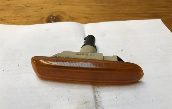 BMW 3 E46 Front fender indicator light 63138370720