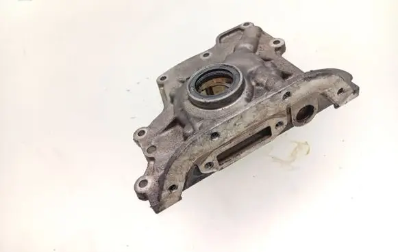 Volkswagen Golf IV Oil pump 036115105D