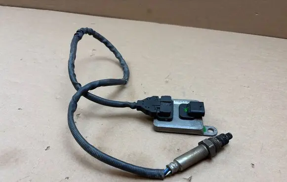 BMW 5 F10 F11 Lambda probe sensor 7590402