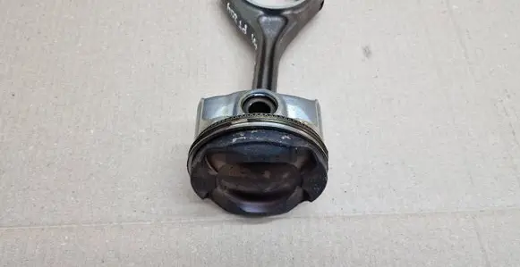 Jaguar F-Pace Piston with connecting rod 