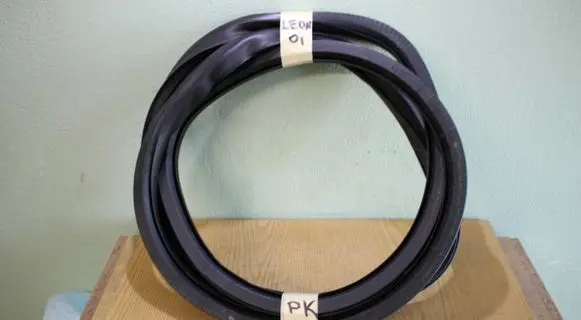 Seat Leon (1P) Front door rubber seal 1P0867365B