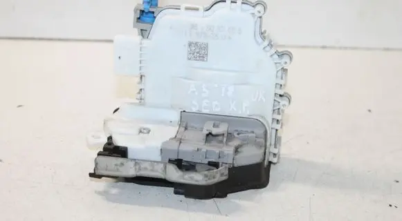 Audi A3 S3 8V Front door lock 8X2837015B