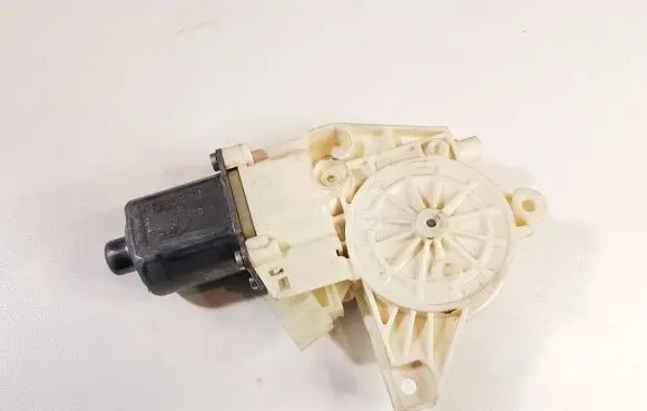Mercedes-Benz GLK (X204) Front door window regulator motor A2048200142 0130822503