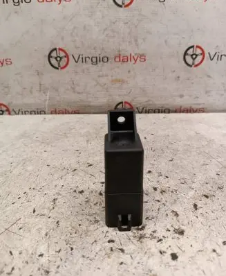 Volkswagen PASSAT B6 Glow plug pre-heat relay 0281003038 2C130829
