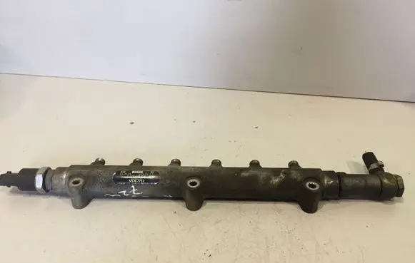 Volvo V70 Fuel main line pipe 8658252 0445215010 000479