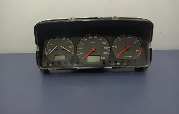 Volkswagen PASSAT B4 Speedometer (instrument cluster) 3A0919860M