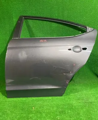 Hyundai Elantra VI Rear door
